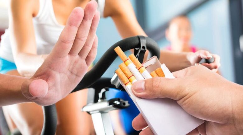 mit dem Rauchen aufhören und auf einem Heimtrainer trainieren